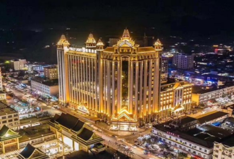 福布斯科技公司大楼夜景